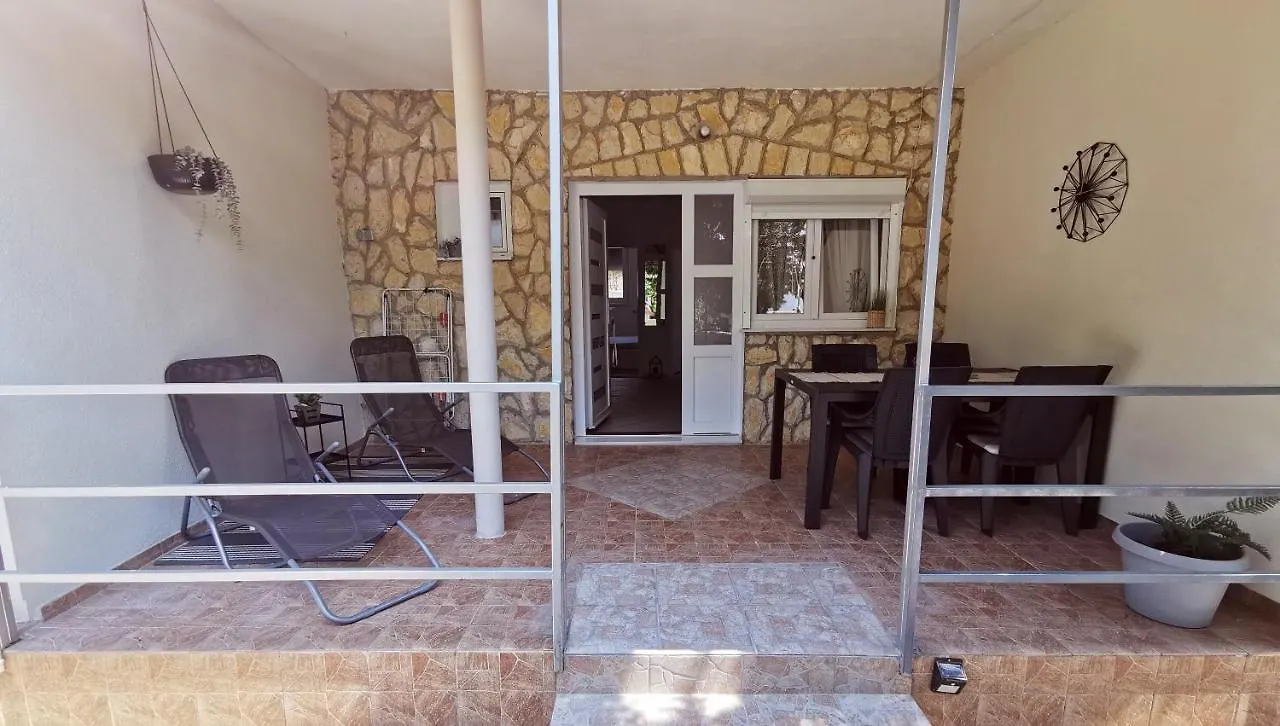 Apartment Helena Rovanjska 0*,  Croazia